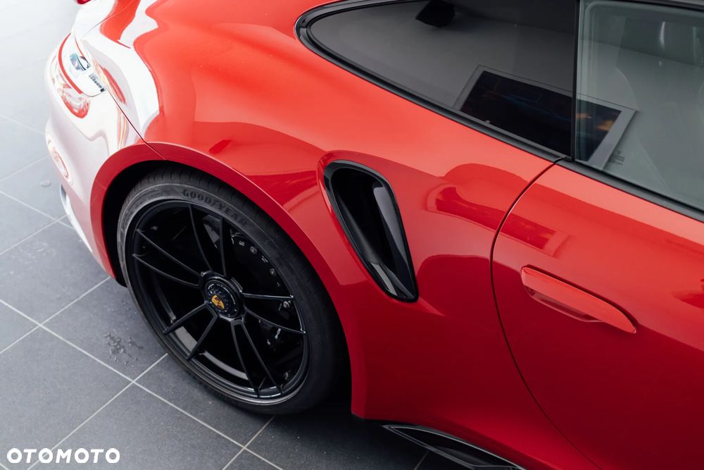 Porsche 911 Turbo S - 23