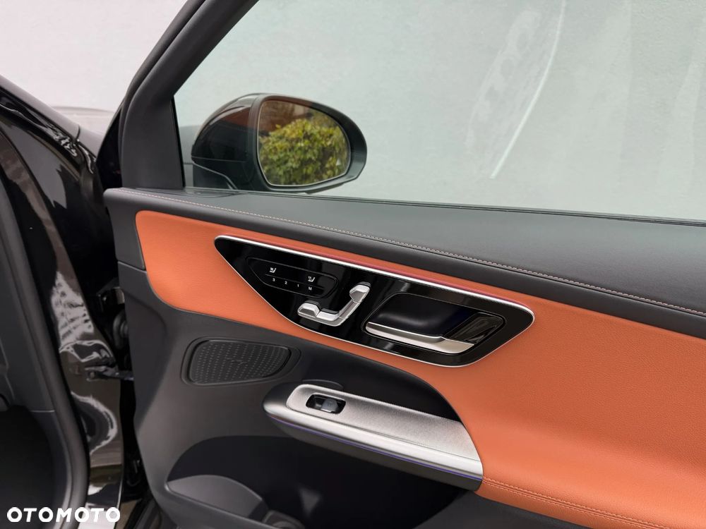 Mercedes-Benz GLC ver-coupe-300-d-mhev-4--matic-amg-line - 30