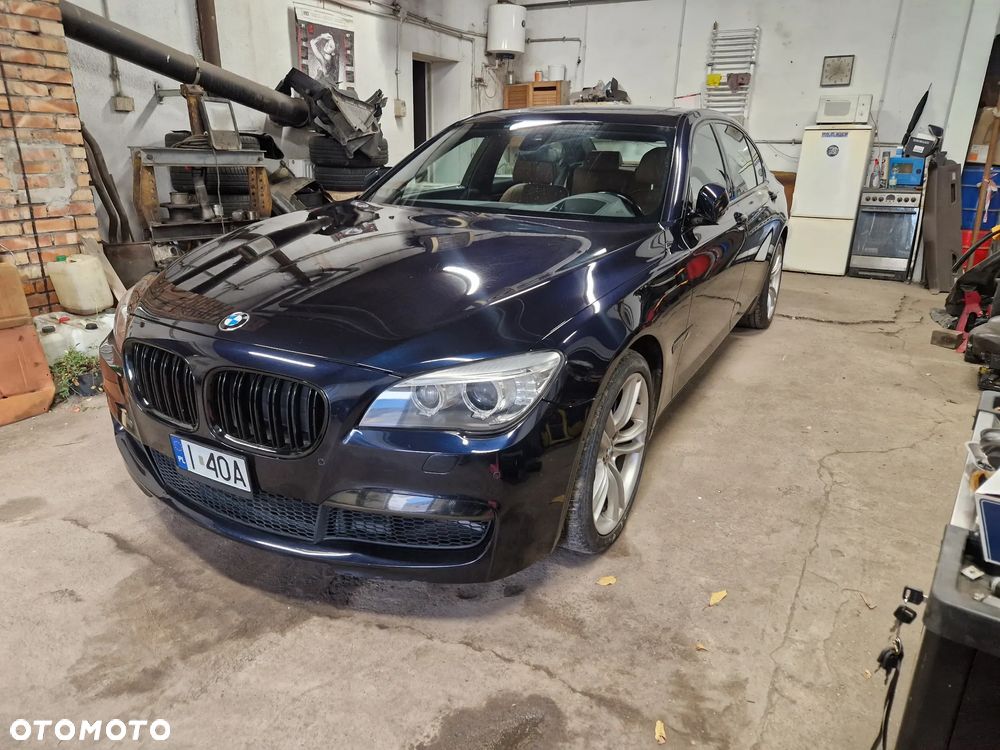 BMW Seria 7 740Li - 24