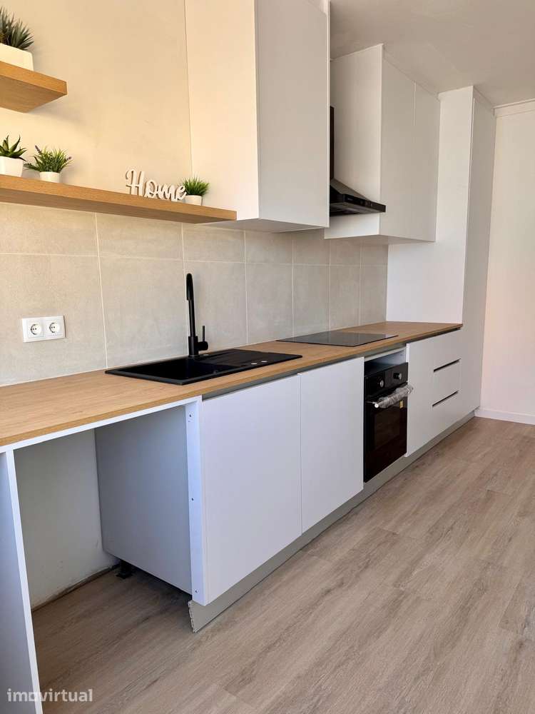 Vende-se apartamento T2 localizado na Quinta do Conde, no 1.º andar - Grande imagem: 3/15