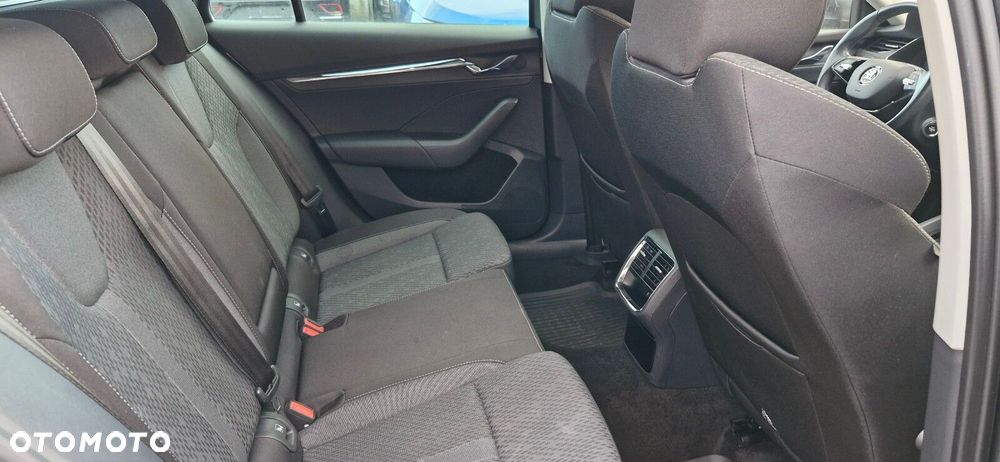 Skoda Octavia 2.0 TDI Style DSG - 25