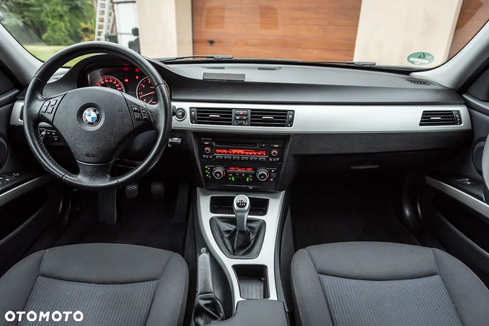 BMW Seria 3 318i Edition Exclusive - 16
