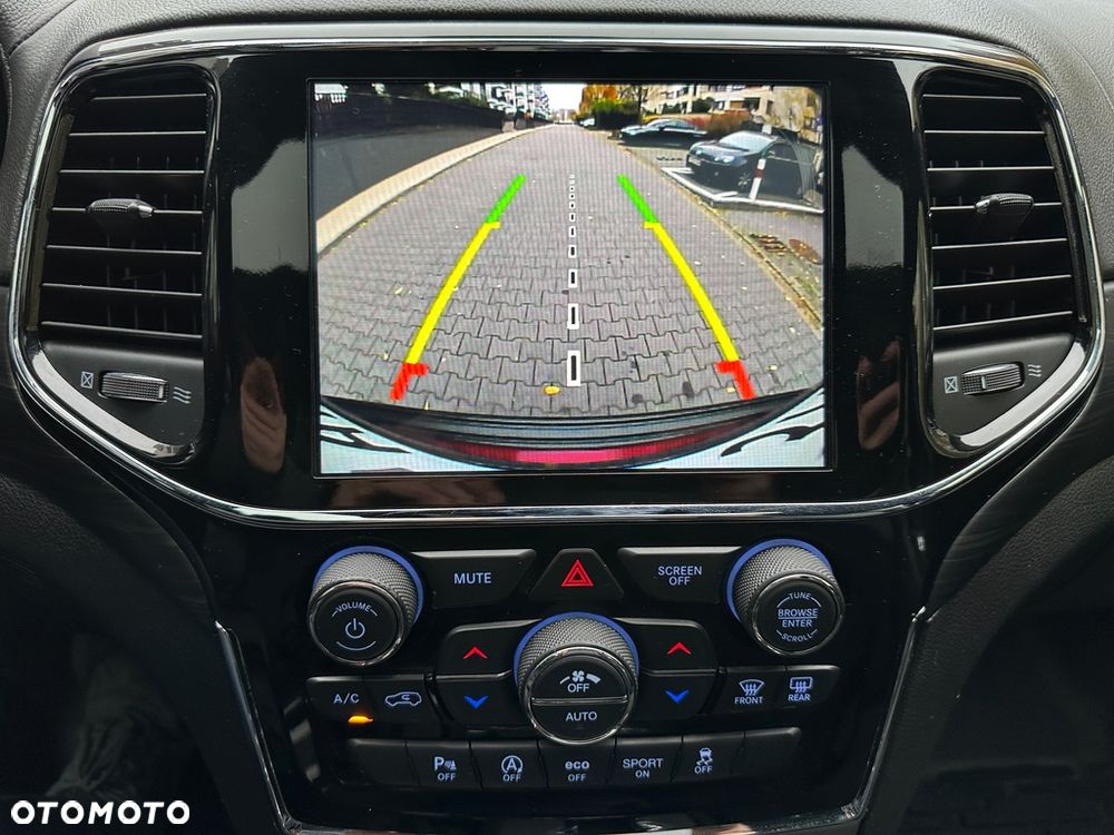 Jeep Grand Cherokee - 15