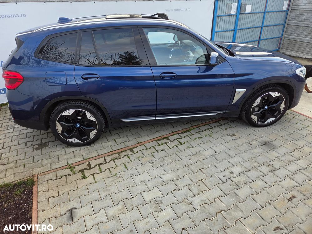 BMW iX3 - 5