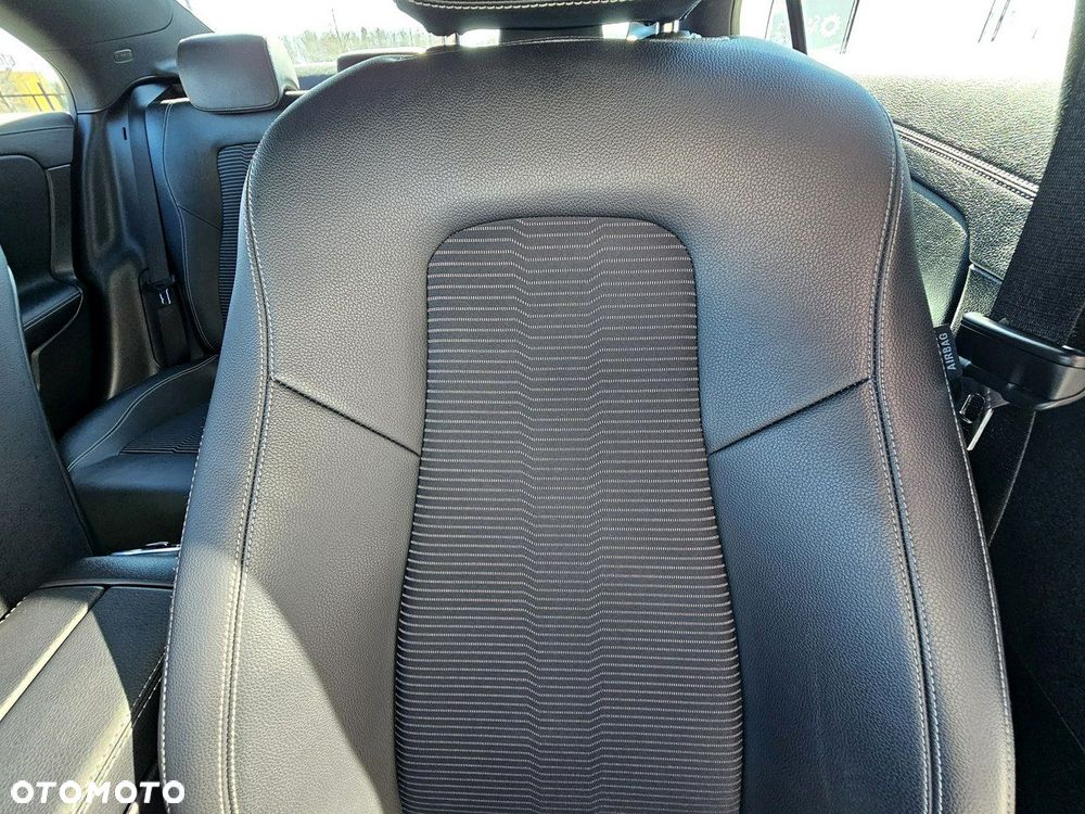 Mercedes-Benz CLA - 12