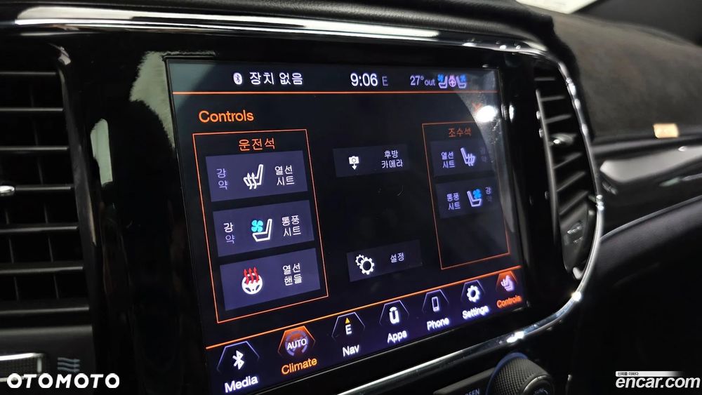 Jeep Grand Cherokee - 21