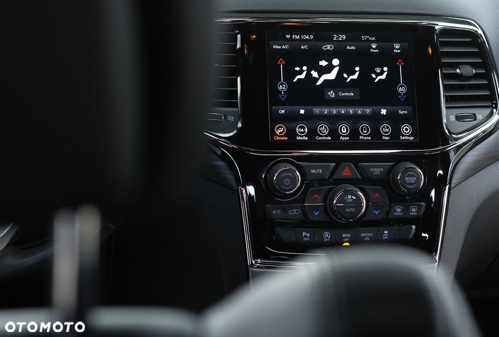 Jeep Grand Cherokee - 12