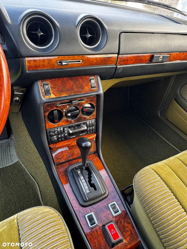 Mercedes-Benz W123 - 16