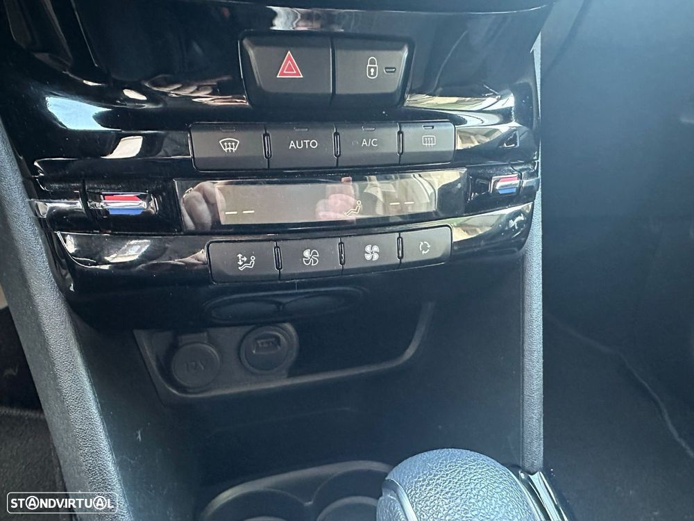 Peugeot 2008 1.2 PureTech Signature EAT6 - 12