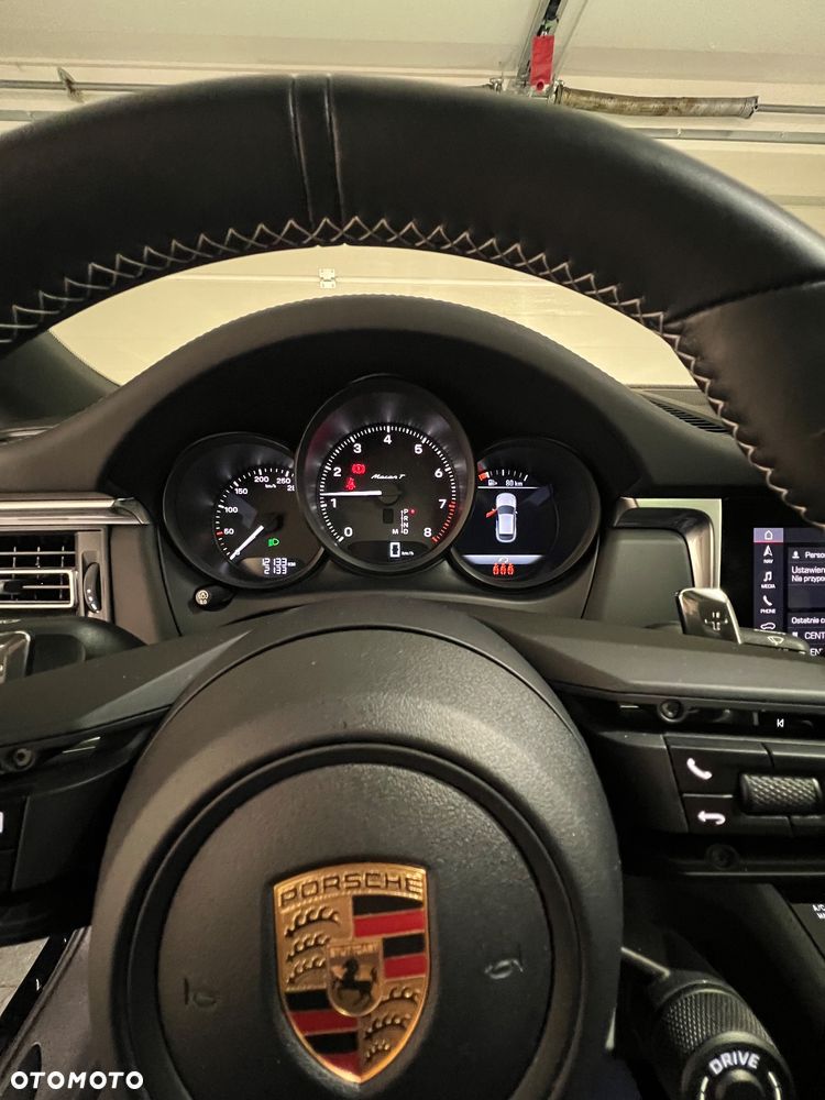 Porsche Macan T - 11