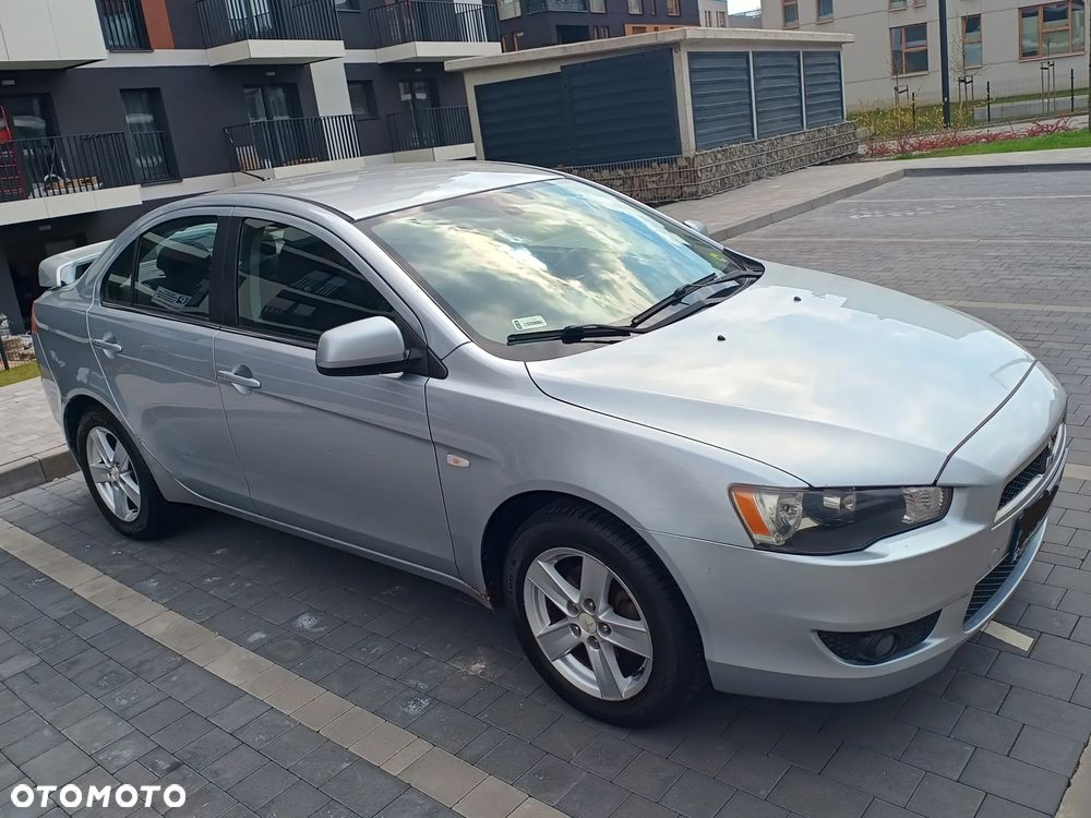 Mitsubishi Lancer 1.5 Invite - 1