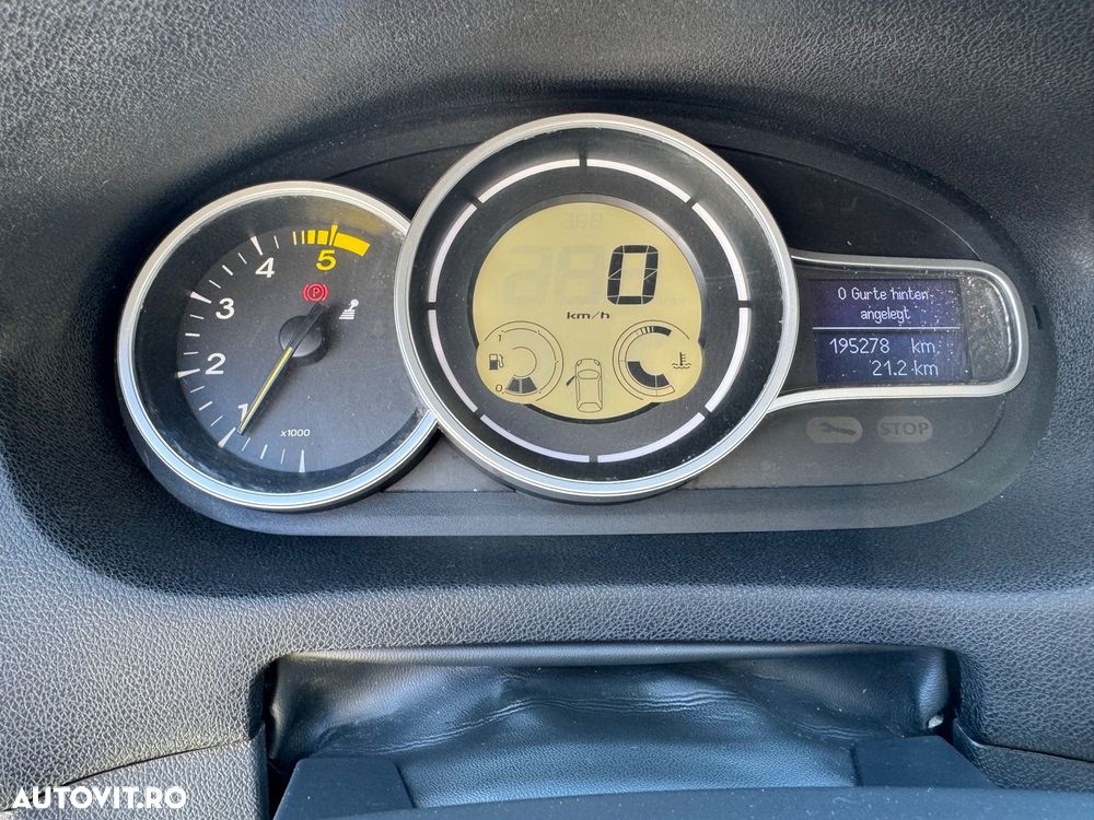 Renault Megane dCi 90 FAP Paris - 9