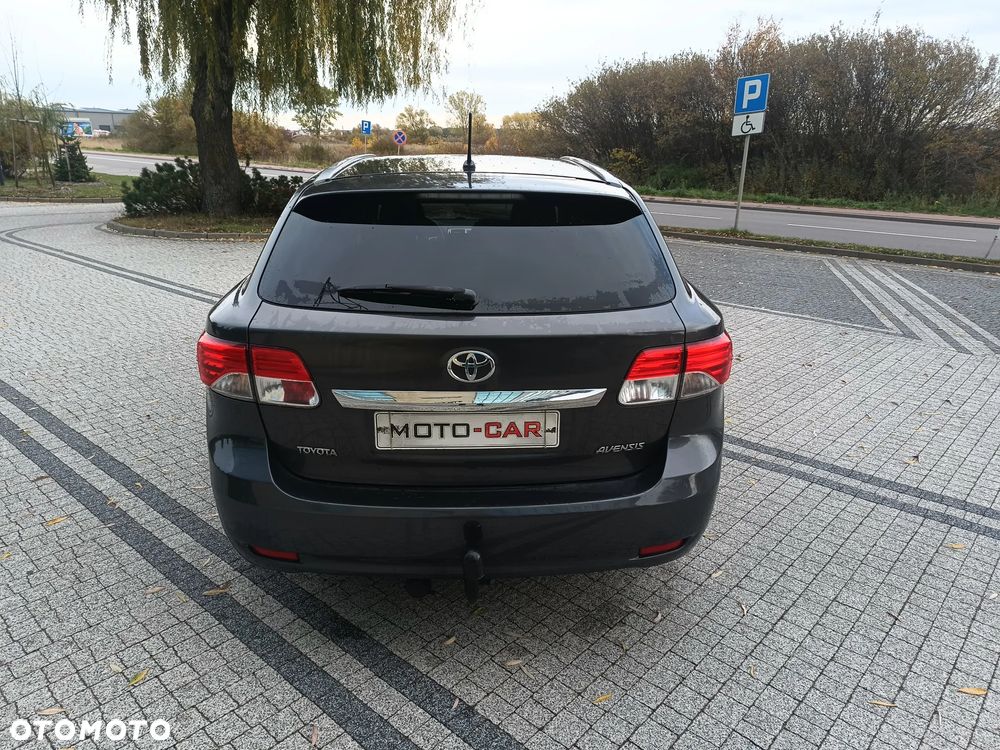 Toyota Avensis 2013 photo 5