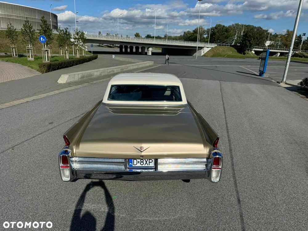 Cadillac Deville - 29