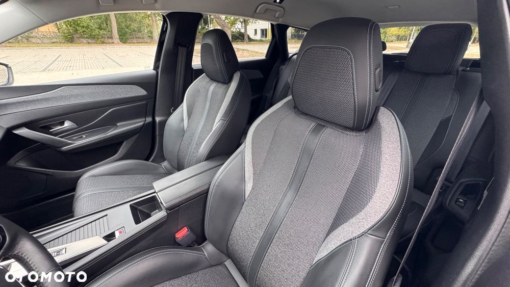 Peugeot 308 BlueHDi 130 EAT8 Allure - 28