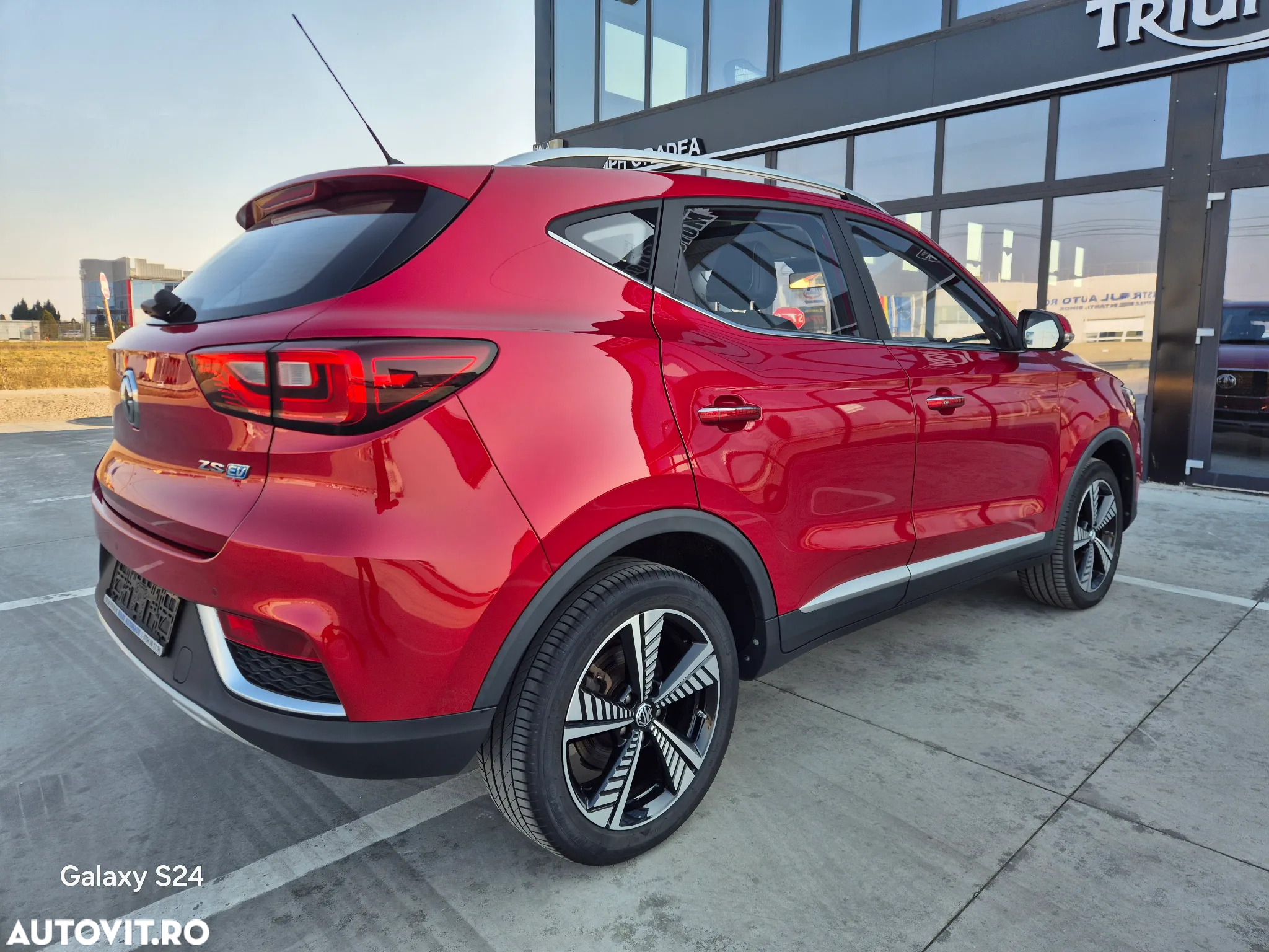 MG ZS EV Luxury - 4