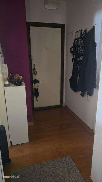 Apartamento T1 em Santo António dos Cavaleiros - Grande imagem: 4/9