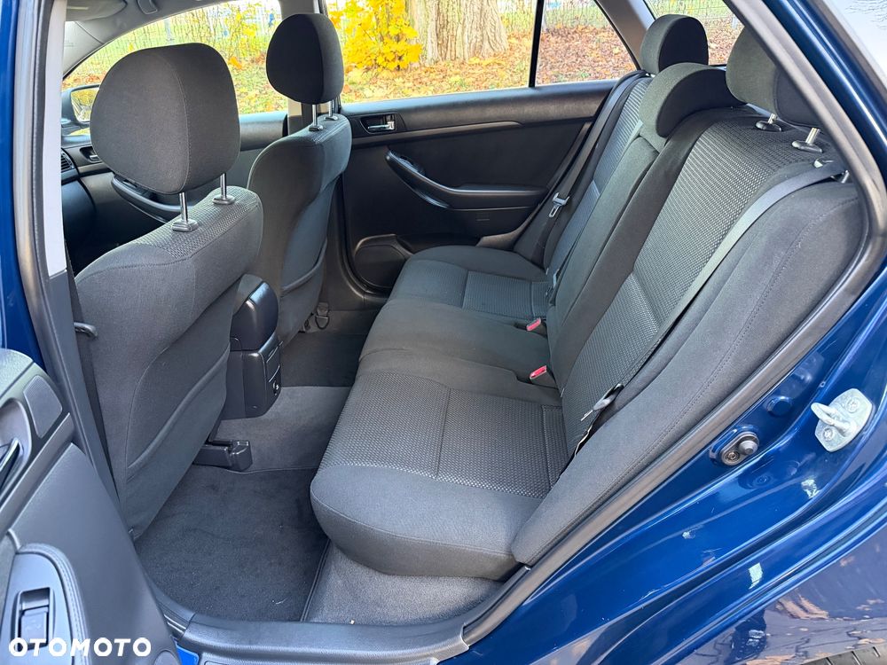 Toyota Avensis - 17