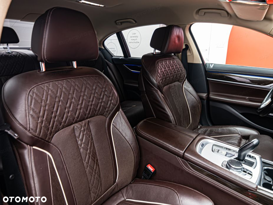 BMW Seria 7 740d xDrive - 9