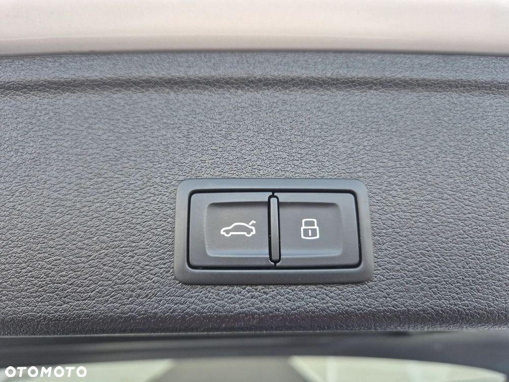Audi A4 Avant 40 TDI S tronic S line - 40