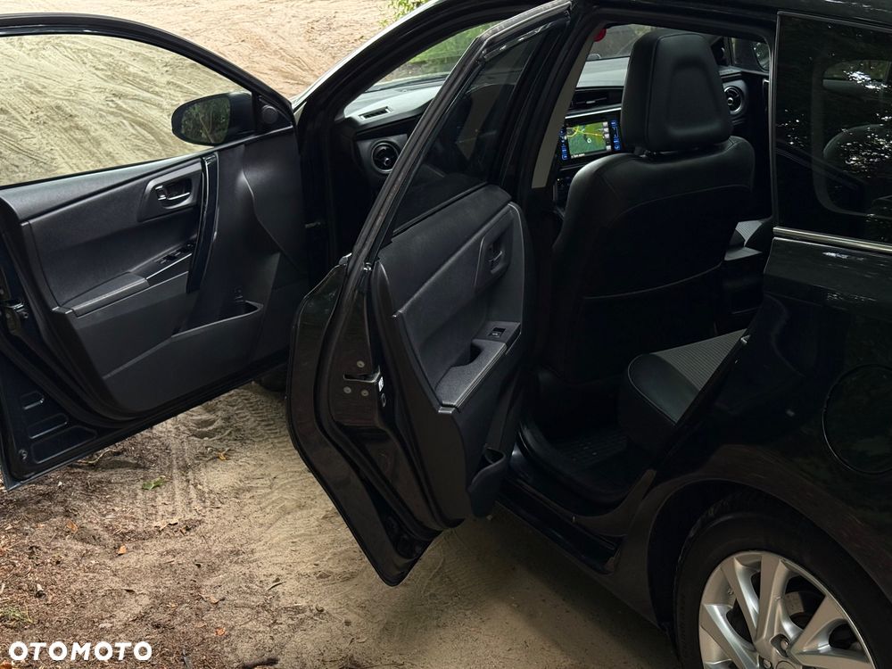 Toyota Auris Hybrid 135 Prestige - 13