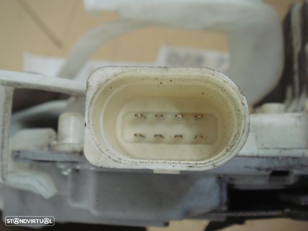 Fecho Da Porta Trás Esq Volkswagen Passat (3C2) - 2