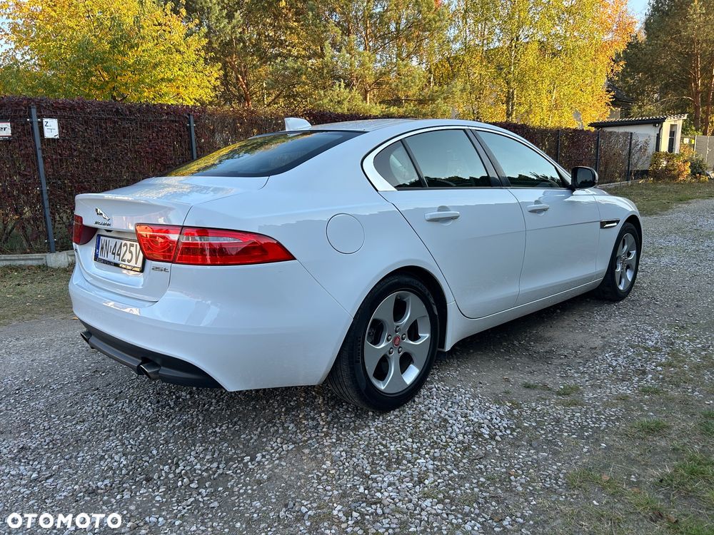 Jaguar XE 25t Pure - 8