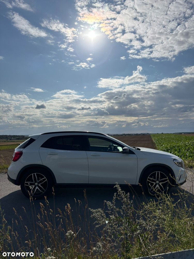 Mercedes-Benz GLA 220 d 4-Matic Urban - 6