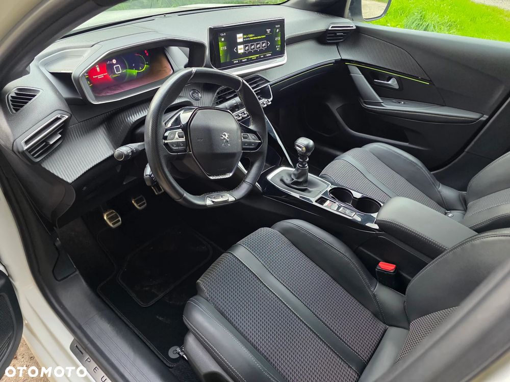 Peugeot 208 PureTech 100 GT Pack - 24