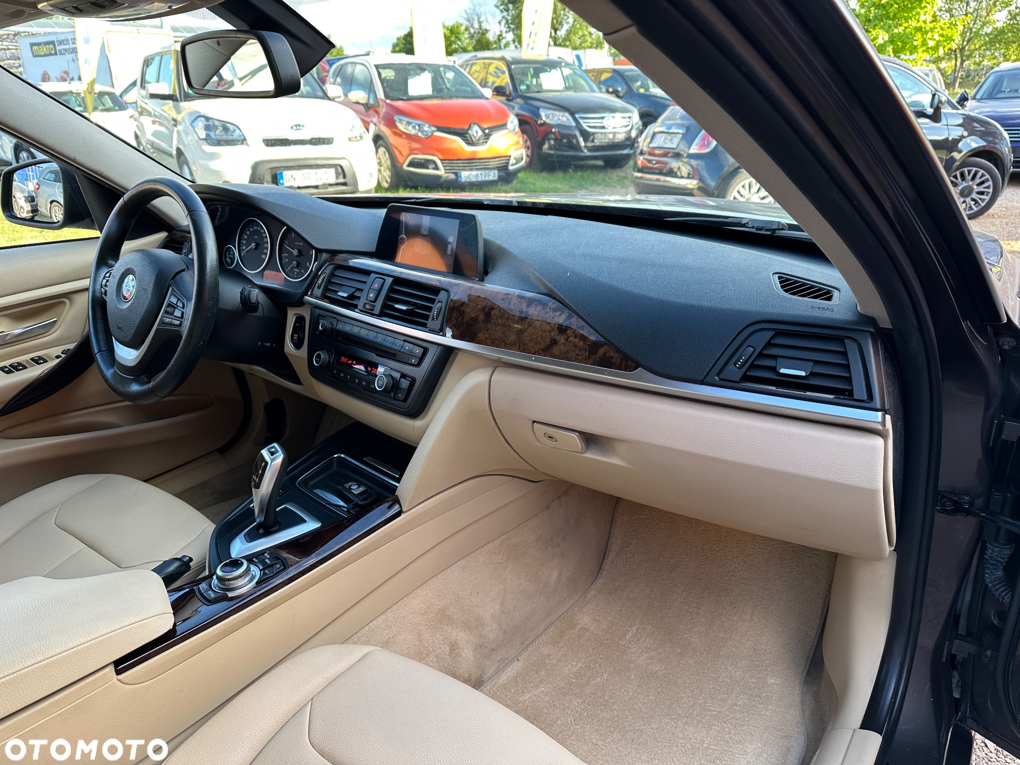 BMW Seria 3 318d DPF Touring Edition Exclusive - 25
