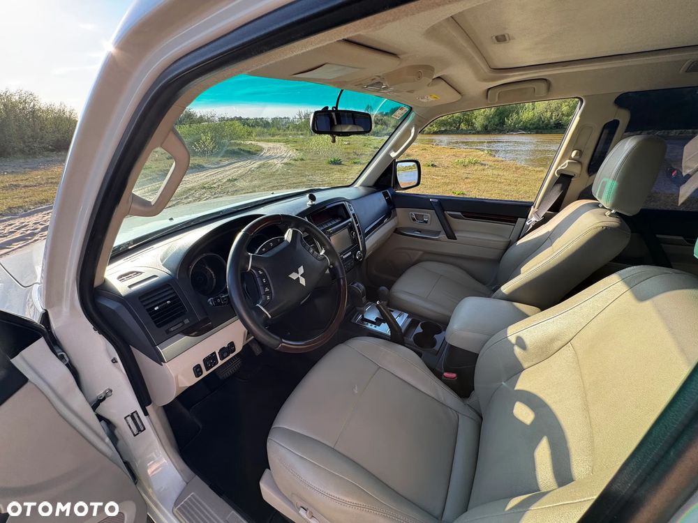 Mitsubishi Pajero - 8