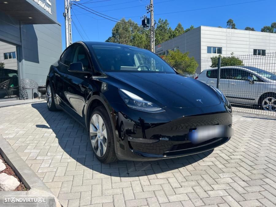Tesla Model Y - 4