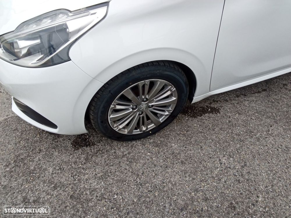 Peugeot 208 1.5 BlueHDi Active — fotografia 6