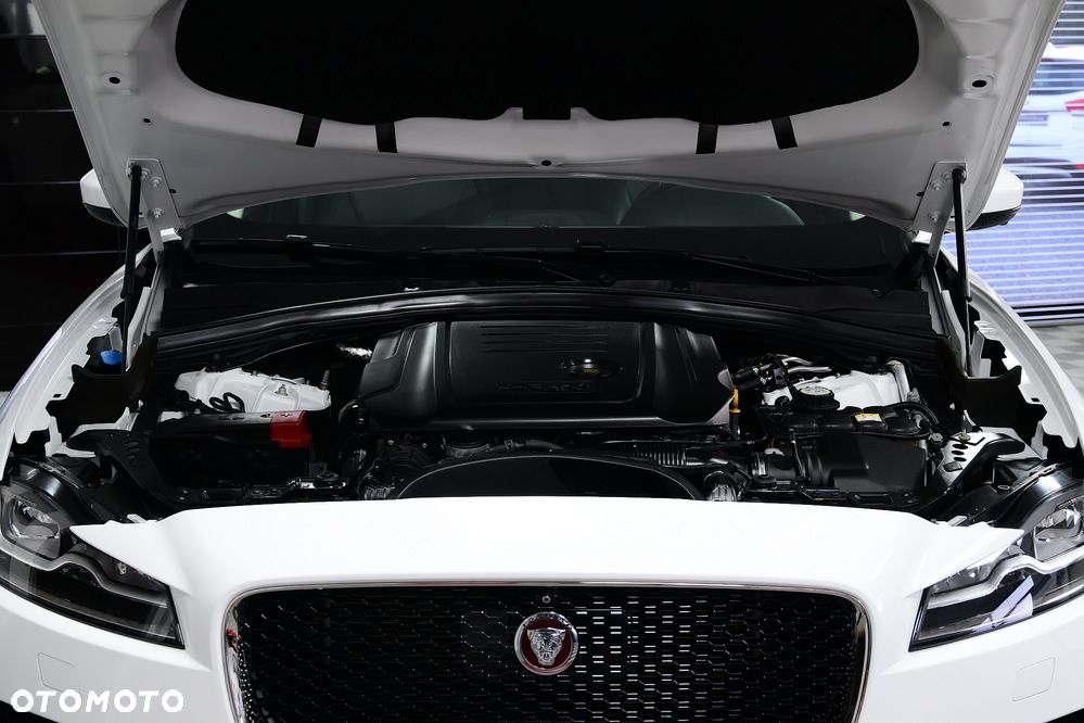 Jaguar F-Pace 2.0 i4D AWD R-Sport - 9