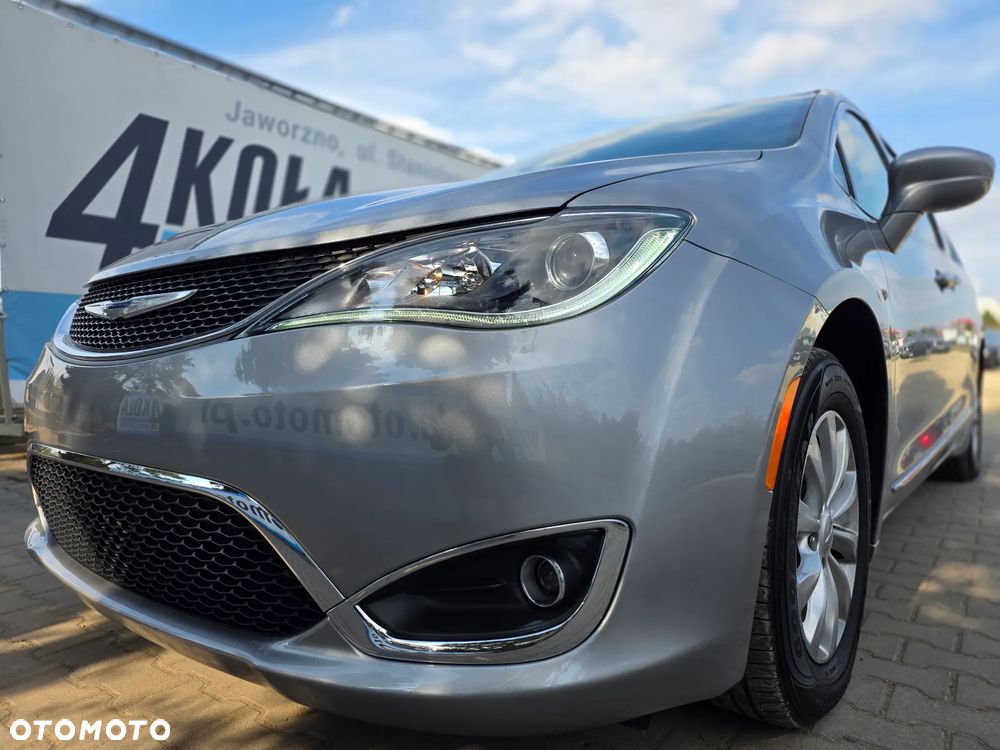 Chrysler Pacifica - 10