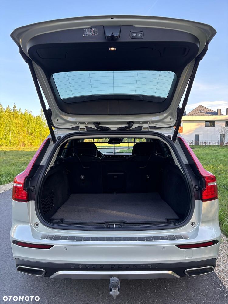 Volvo V60 Cross Country B5 B AWD - 11