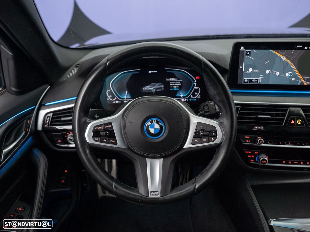 BMW 520 e Pack M - 16
