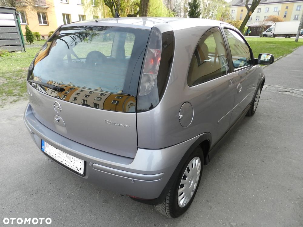 Opel Corsa 1.2 16V Cosmo - 3