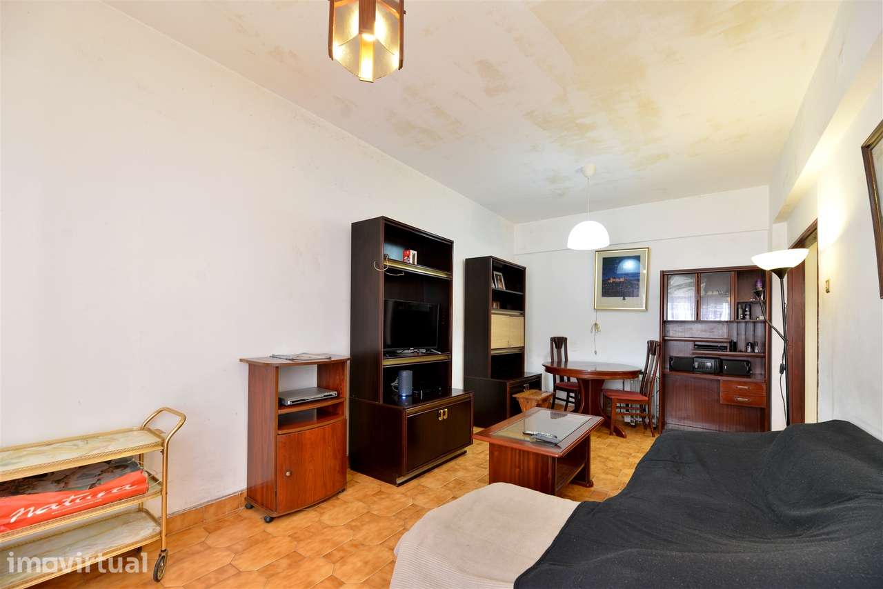 Apartamento T2 para remodelar em Porto Salvo, Oeiras - Grande imagem: 2/16