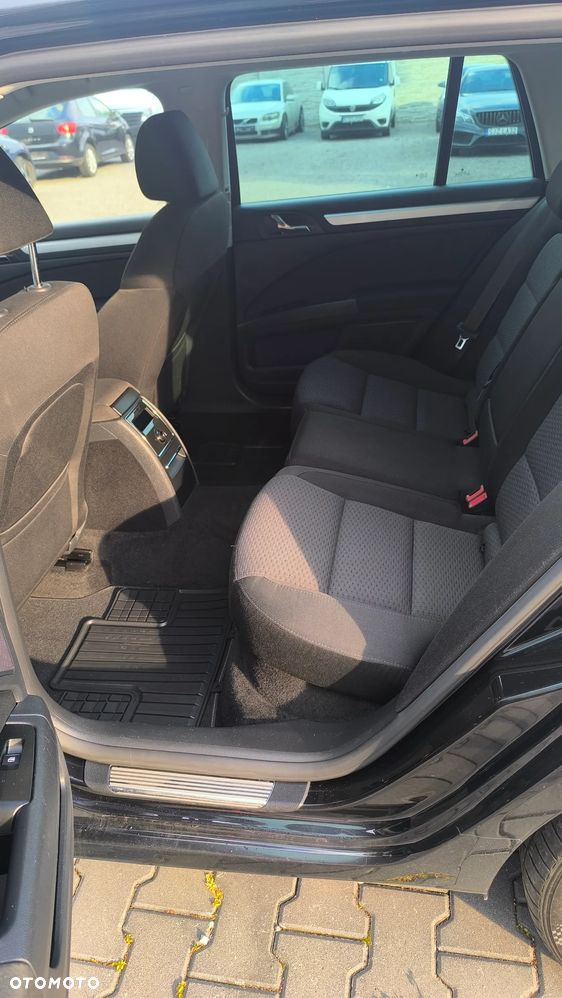 Skoda Superb 2.0 TDI DSG Elegance - 25
