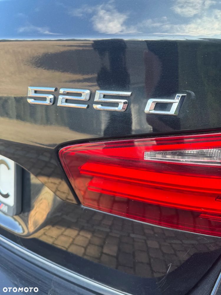 BMW Seria 5 525d xDrive Luxury Line - 7
