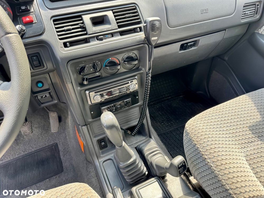 Mitsubishi Pajero - 20