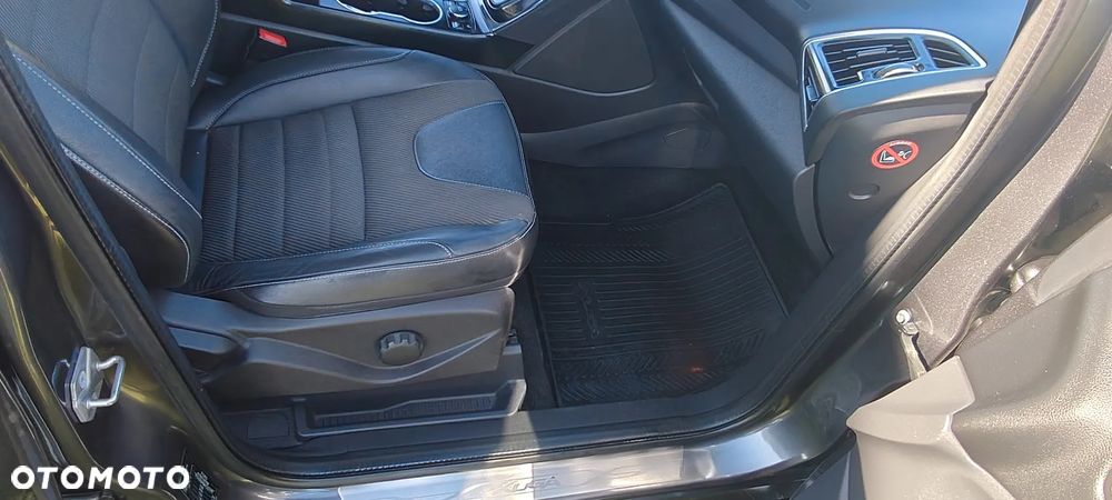 Ford Kuga - 11