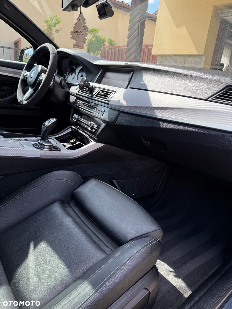 BMW Seria 5 525d xDrive - 18