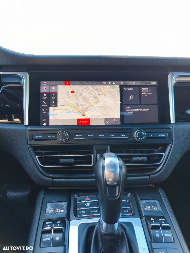 Porsche Macan S - 25