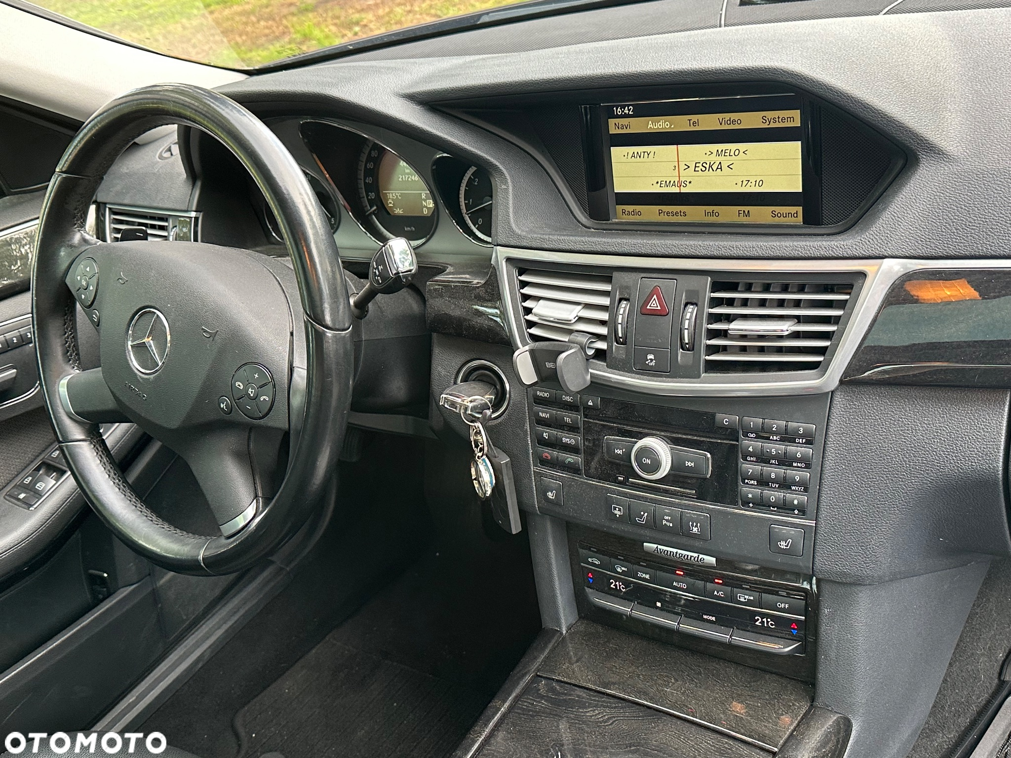 Mercedes-Benz Klasa E 300 CDI BlueEff - 20
