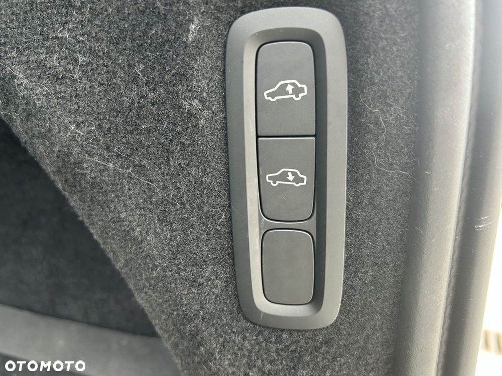 Volvo XC 90 - 30
