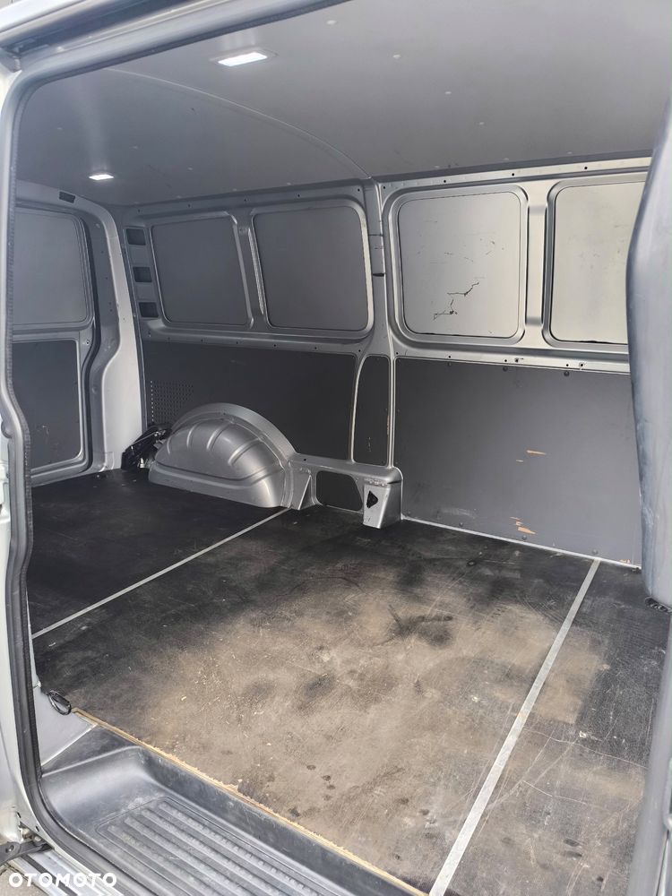Volkswagen Transporter L2H1 - 21