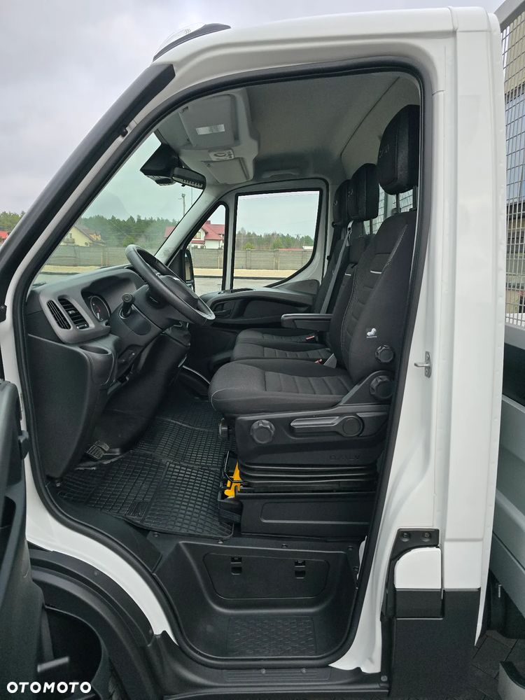 Iveco DAILY DAILY 35C18 / 50C18 HI-MATIC 9PALET 4,50cm Długi 850Kg ŁADOWNOŚĆ SALON PL 39 Tyś km STAN NOWY NOWY NOWY NA GWARANCJI TEMPOMAT FOTEL PNEŁMATYCZNY KLIMATYZACJA AUTOMATYCZNA LEDY BLOKADA MOSTU HAK FABRYCZNY - 28