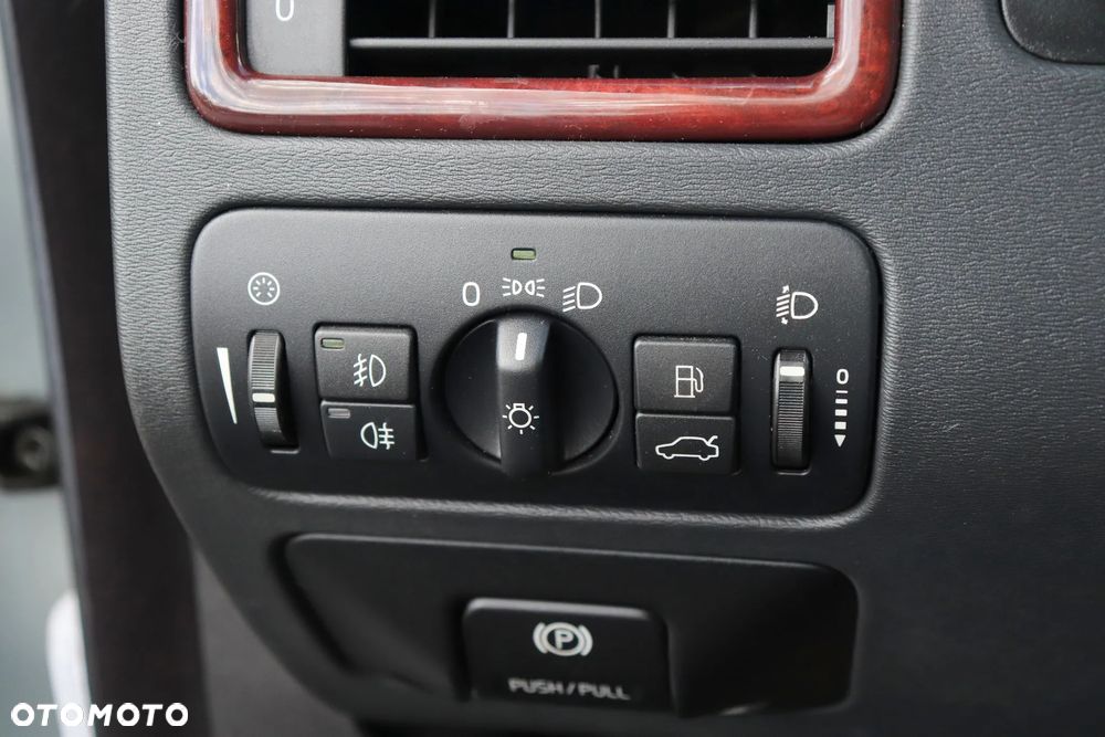 Volvo V70 D5 Summum - 16